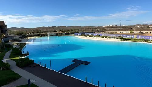 Apartment with Pool View 