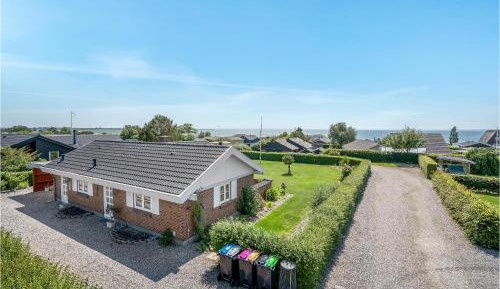 Three-Bedroom Holiday Home 