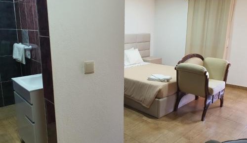 Deluxe Double Room with Private Bathroom