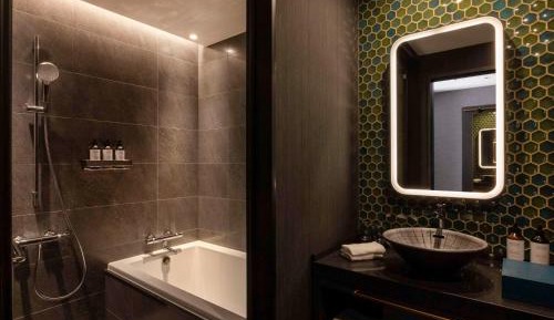 Privilege Room with One King Bed and Bathtub - Non Smoking