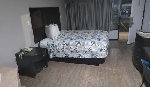 King Room - Non-Smoking
