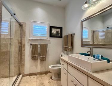 Deluxe Queen Suite