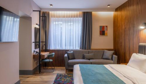 Deluxe Suite
