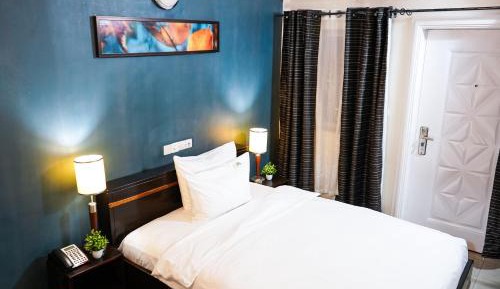 Deluxe Room (2 Adults + 1 Child)