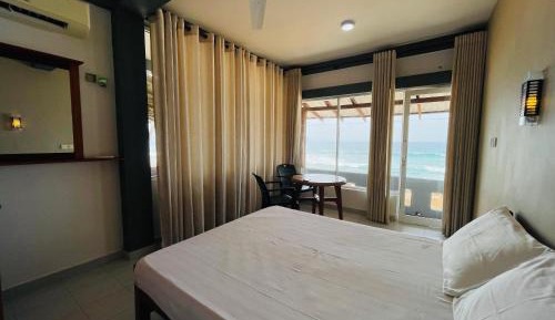 Deluxe Double Room with Balcony and Sea View