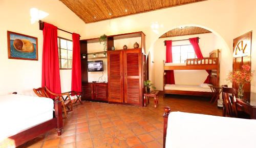 Quadruple Room 3 with pool view