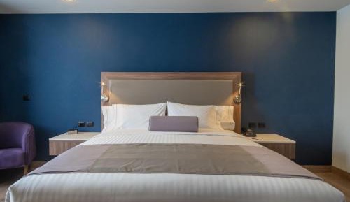 Deluxe King Room with City View and Balcony