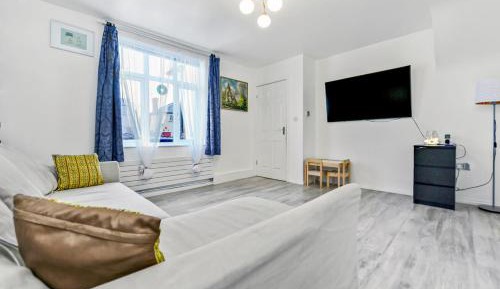 One-Bedroom Apartment with Garden