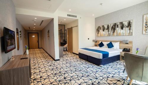 Executive Suite with Living Area (includes 25% off F&B)