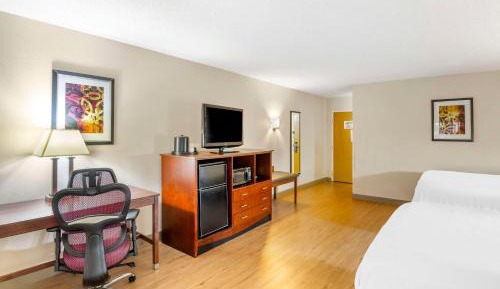 Queen Room with Two Queen Beds - Mobility Access