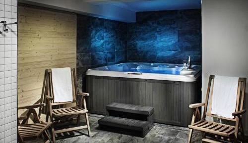 Quadruple Room with Private Bathroom