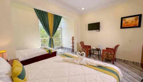Family Room with Garden View