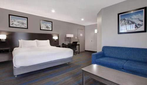 King Room /First Floor with Sofa Bed and Parking Lot Access, Non-Smoking