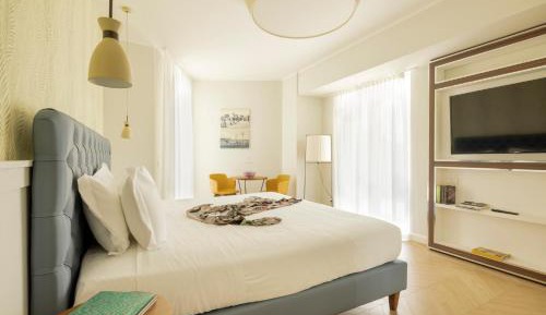 Small One-Bedroom Apartment with Terrace