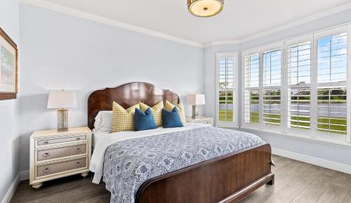 Apartment with Lake View