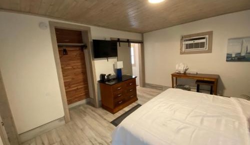 Single Room with Pool View