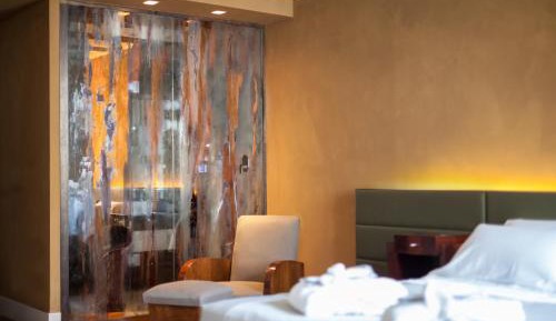 Queen Suite with Canal View and Turkish Bath