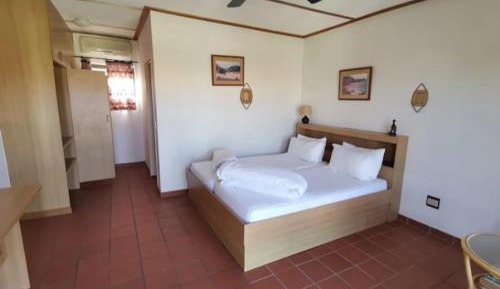 Deluxe Double Room (2 Adults + 1 Child)