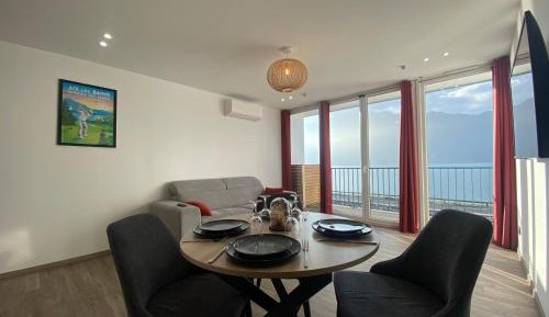 Apartment with Lake View