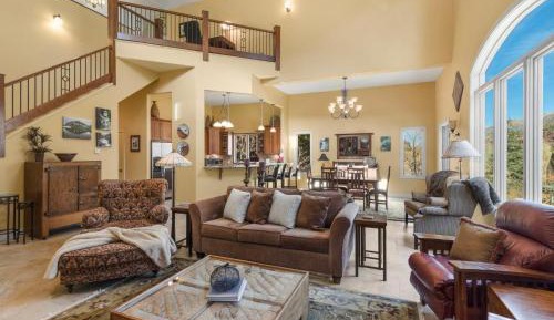 Four-Bedroom Holiday Home
