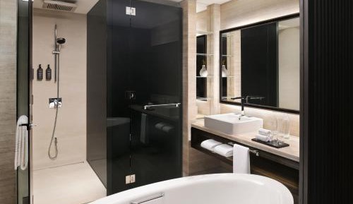 Deluxe View Room, Guest room, 1 King, Sheikh Zayed R. view