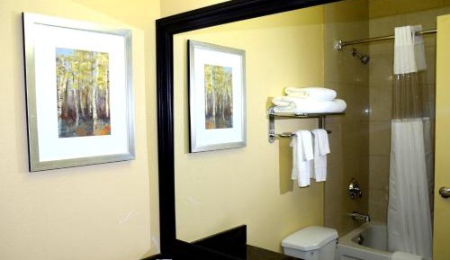 Queen Room with Two Queen Beds with River View - Non-Smoking