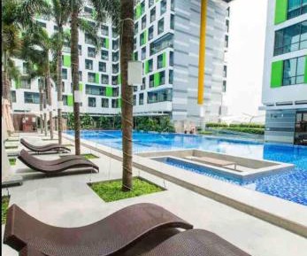 Apartment with Pool View 