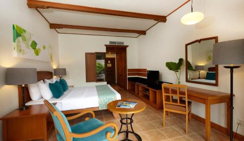 Deluxe Double or Twin Room with Pool Access