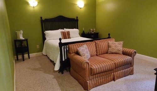 Deluxe Queen Room