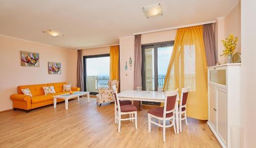 One-Bedroom Apartment with Sea View