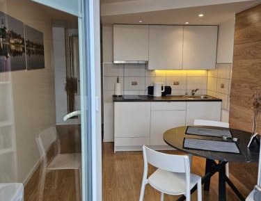 Apartment with Shower