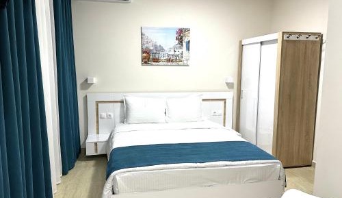 Deluxe Double Room with Side Sea View