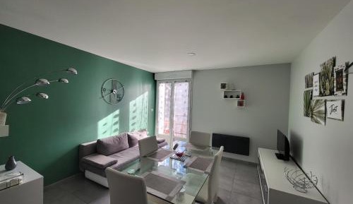 Apartment with Mountain View