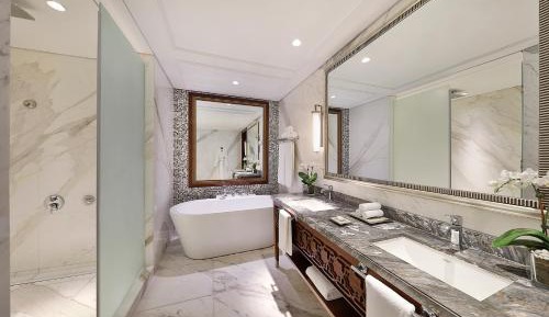 One Bedroom Gulf Suite, Two Balconies with Garden View, Large Living Room