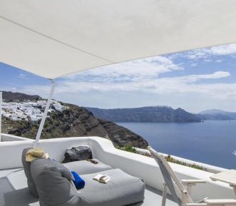 Sensation Suite with Hot Tub and Caldera View
