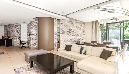 Two-Bedroom Deluxe Apartment with Balcony
