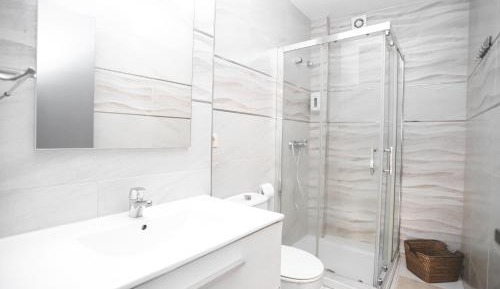 Quadruple Room with Private Bathroom