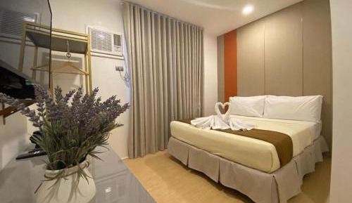Deluxe Queen Room