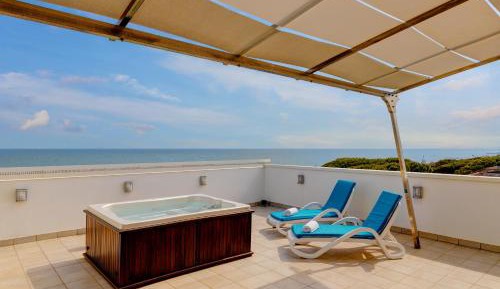 Deluxe Suite with Spa Bath