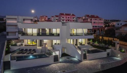 Private Villa with Heated Pool, Jacuzzi & Sauna 