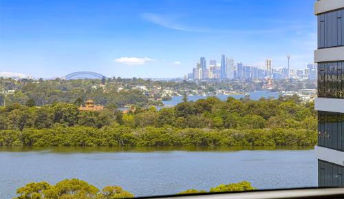 Three-Bedroom Apartment with Water View