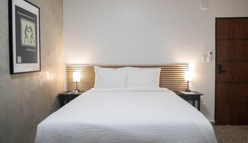 Deluxe Queen Room
