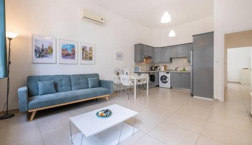 One-Bedroom Apartment with Garden