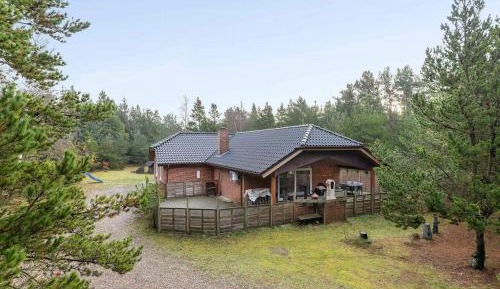 Four-Bedroom Holiday Home
