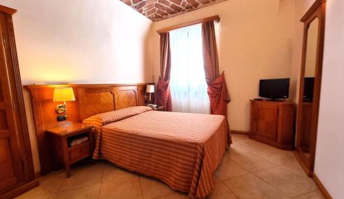 Superior Single Room with Spa Access