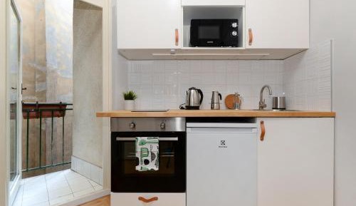 One-Bedroom Apartment with small Balcony 2