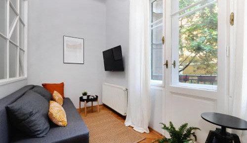 Studio Apartment with Balcony 3
