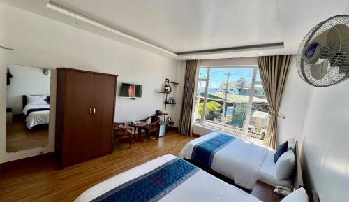 Quadruple Room with Private Bathroom