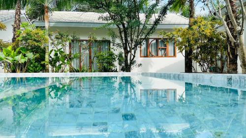 Double Room with Pool View