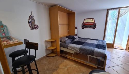 Superior One-Bedroom Apartment